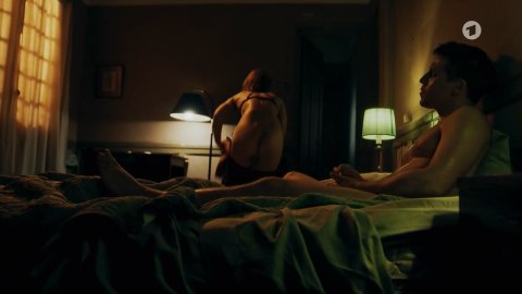 Heike Makatsch - Sexy Scenes in Zielfahnder: Blutiger Tango (2019)
