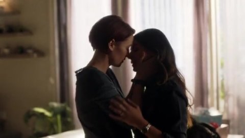 Chyler Leigh, Floriana Lima - Sexy Scenes in Supergirl s03e05 (2016)