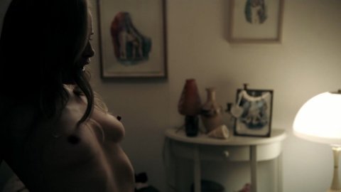Inez Bjorg David - Sexy Scenes in Neu in unserer Familie - Zwei Eltern zu viel (2016)