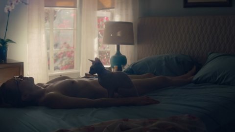 Julianne Moore - Sexy Scenes in Gloria Bell (2018)