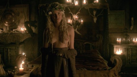 Ida Nielsen, Josefin Asplund - Sexy Scenes in Vikings s04e18 (2017)