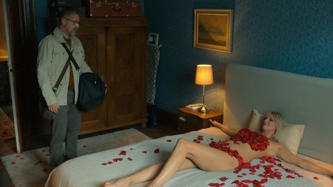Ivana Chylkova, Lucie Zackova - Sexy Scenes in Chlap na střídačku (2020)