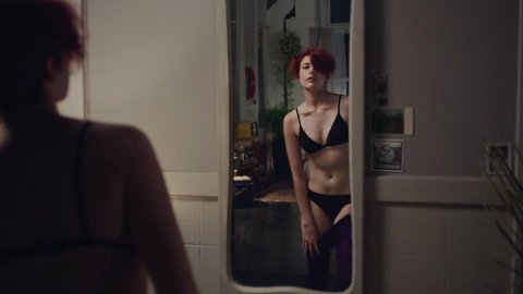 Nathalie Love, Greta Gerwig - Sexy Scenes in 20th Century Women (2016)