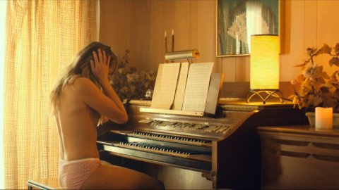 Jessie Andrews - Sexy Scenes in Hot Summer Nights (2017)