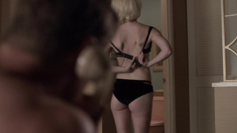 Jessica Amlee - Sexy Scenes in For All Mankind s01e02 (2019)
