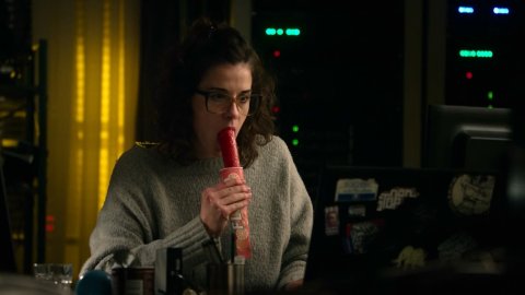 Anne Schafer - Sexy Scenes in Hot Dog (2018)