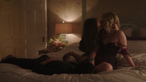 Shay Mitchell, Ambyr Childers, Elizabeth Lail - Sexy Scenes in You s01e06 (2018)