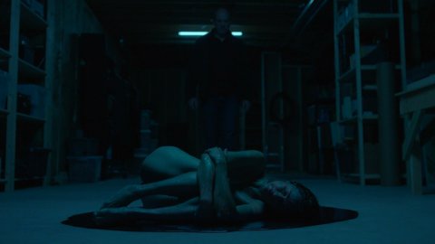 Kim Huffman - Sexy Scenes in Channel Zero s02e02 (2017)