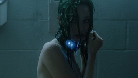 Emma Dumont - Sexy Scenes in The Gifted s01e02 (2017)