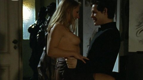 Anna Carlsson - Sexy Scenes in Sophie - Schlauer als die Polizei erlaubt (1997)