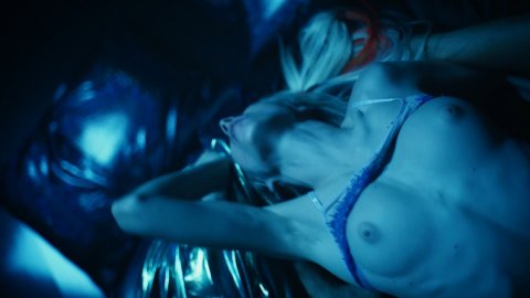 Sydney Sweeney, Zendaya, Hunter Schafer - Sexy Scenes in Euphoria s01e07 (2019)