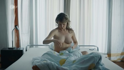 Lisa Wagner - Sexy Scenes in Kommissarin Heller s01e09 (2019)