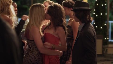 Dreama Walker, Sarah Hyland - Sexy Scenes in Date and Switch (2013)