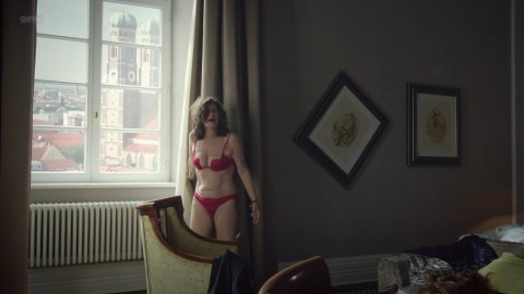 Sabine Vitua - Sexy Scenes in Pastewka s08e07 (2018)