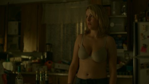 Charlotte Aubin - Sexy Scenes in Crème de menthe (2017)