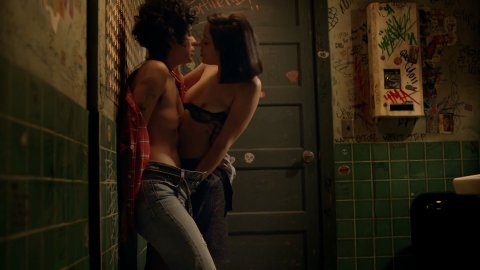 Mishel Prada, Roberta Colindrezs - Sexy Scenes in Vida s02e10 (2019)