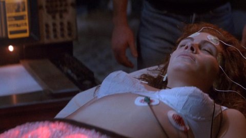 Julia Roberts - Sexy Scenes in Flatliners (1990)
