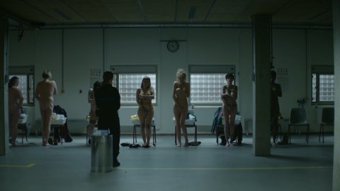 Elodie Fontan - Sexy Scenes in Prise au piège s01e01-06 (2019)